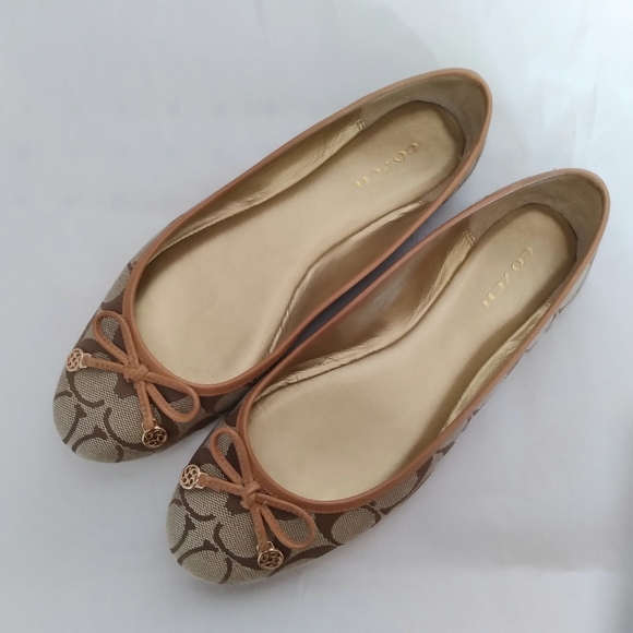 Coach Brown and Tan Flats - Picture 2 of 12